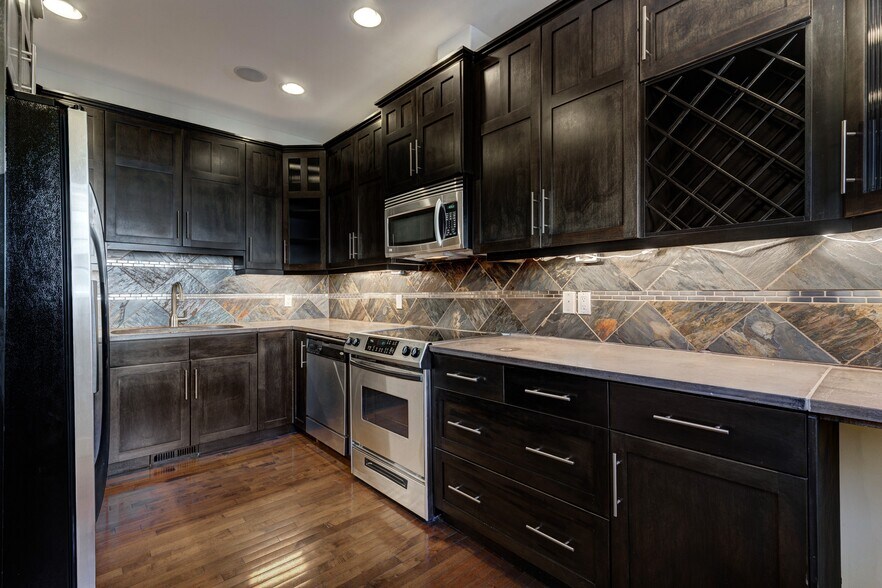 More Photos Of 1812 14A St SW, Calgary Office Residential For Sale