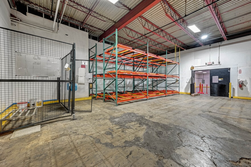 More Photos Of 100 Chamber Plz, Charleroi Supermarket For Lease