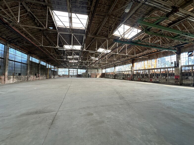 More Photos Of 2635-2717 Peralta St, Oakland Warehouse For Lease