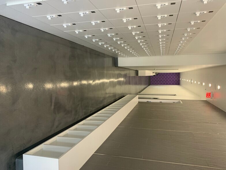 More Photos Of 670 S Green Valley Pky, Henderson Storefront Retail Office For Lease