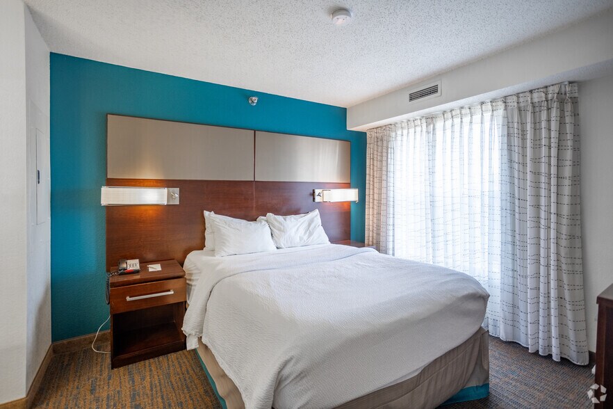 More Photos Of 1308 Freedom Rd, Cranberry Township Hotel For Sale