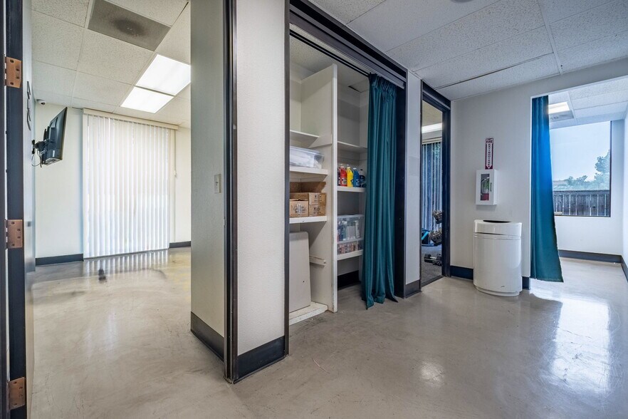 More Photos Of 550 N Golden Circle Dr, Santa Ana Office For Lease