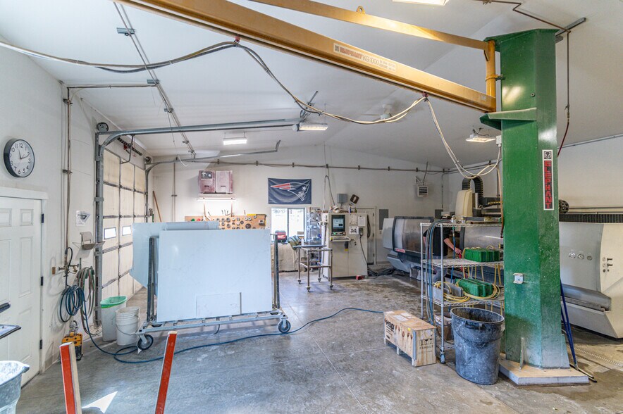 More Photos Of 723 N Curtis Ct, Sisters Industrial For Sale