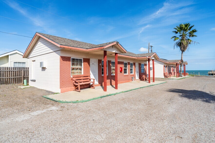 More Photos Of 309 S Fulton Beach Rd, Rockport Hotel For Sale