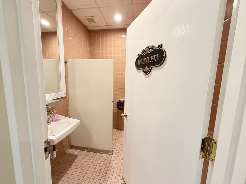 More Photos Of 1200 E Putnam Ave, Riverside Office For Lease
