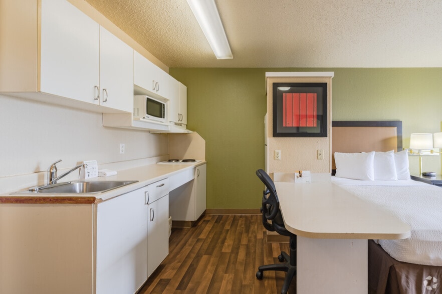 More Photos Of 1180 Doris Rd, Auburn Hills Hotel For Sale