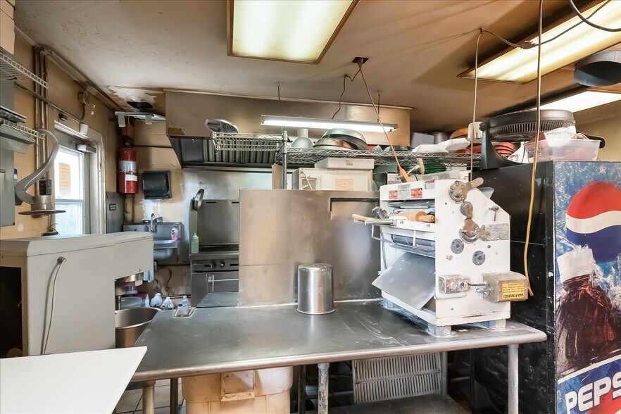 More Photos Of 637 S Commerce Ave, Sebring Restaurant For Sale