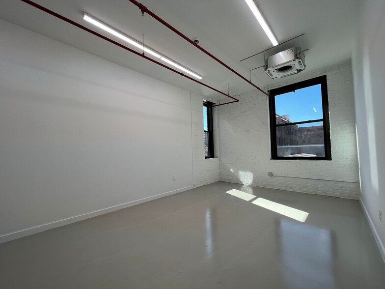 More Photos Of 389 Rider Ave, Bronx Warehouse For Lease