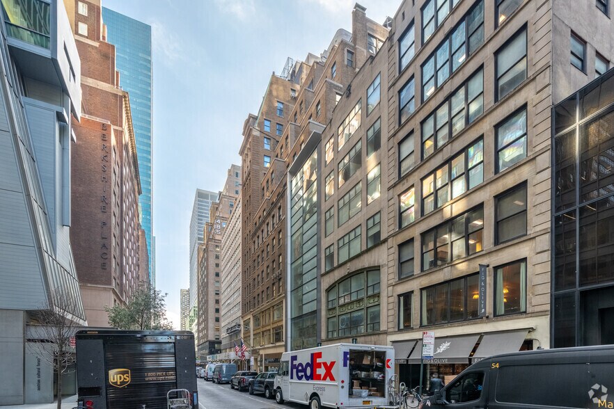 More Photos Of 16 E 52nd St, New York Office For Lease