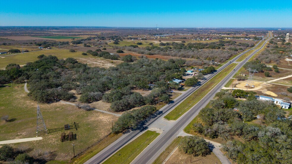 More Photos Of 5683 US Highway 181 N, Floresville Office For Sale