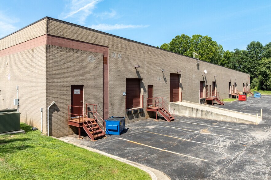 More Photos Of 9017 Mendenhall Ct, Columbia Flex For Sale