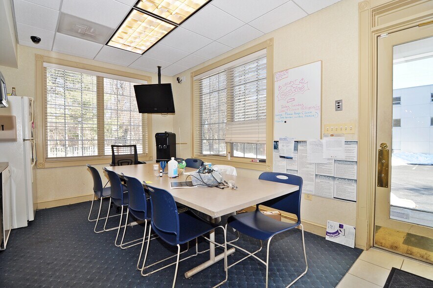 More Photos Of 10614 Warwick Ave, Fairfax Office For Lease
