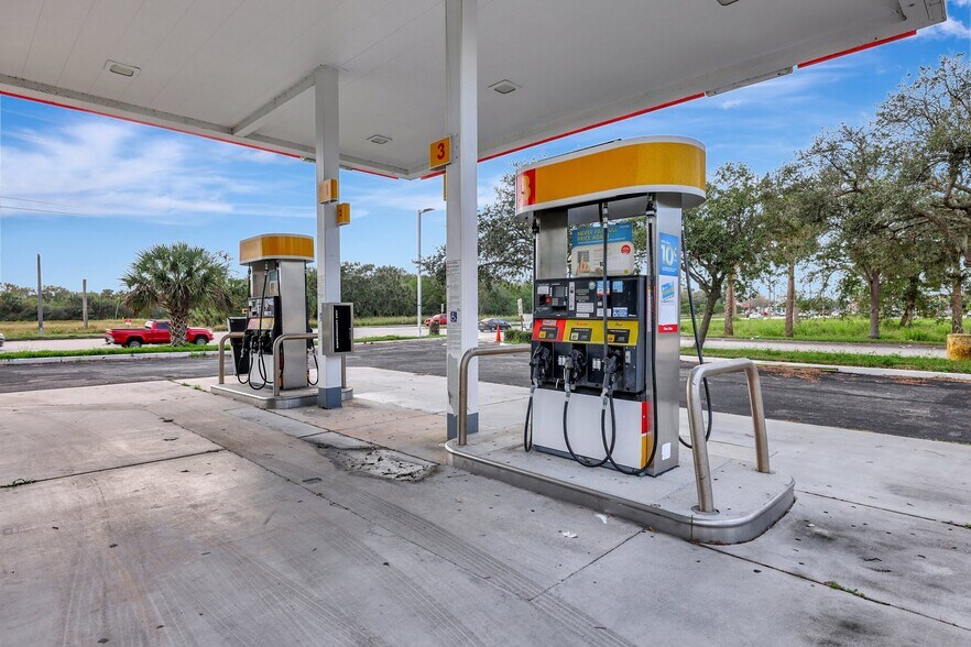 More Photos Of 4696 Okeechobee Rd, Fort Pierce Service Station For Sale