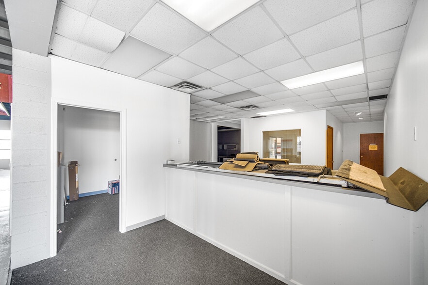 More Photos Of 101 Watters Dr, Dwight Auto Dealership For Sale