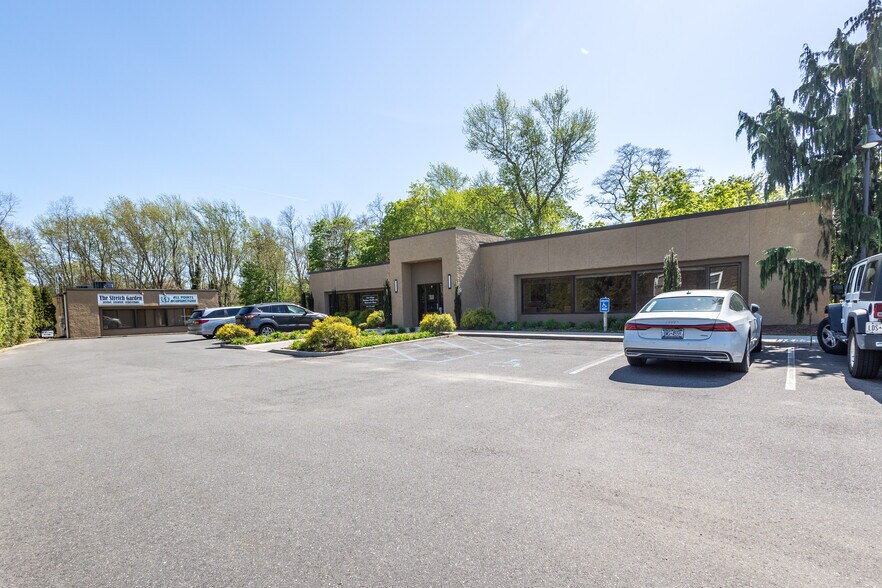 More Photos Of 189 Main Rd, Riverhead Medical For Lease