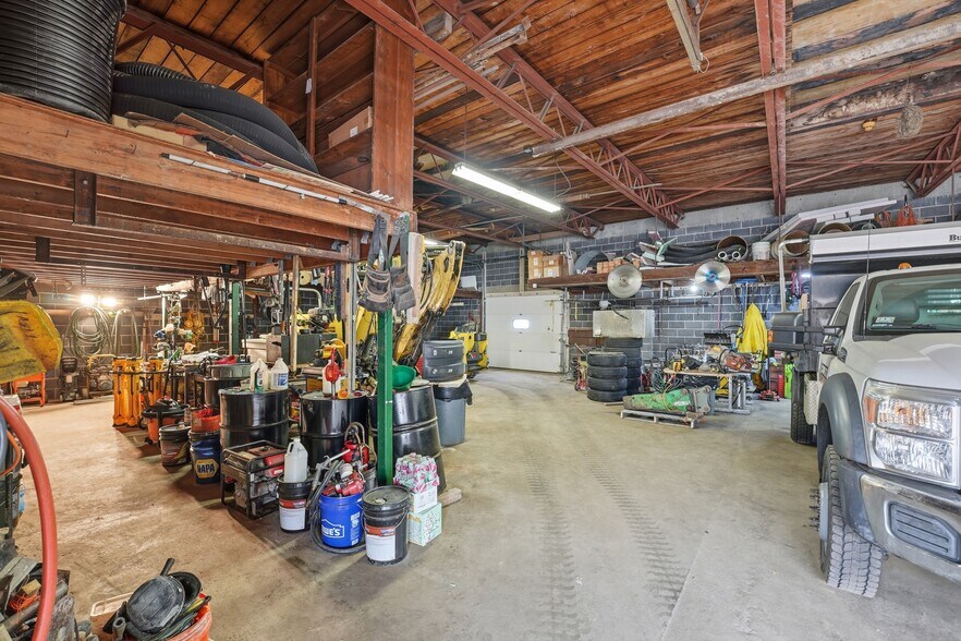 More Photos Of 131 Texas Rd, Northampton Light Manufacturing For Sale