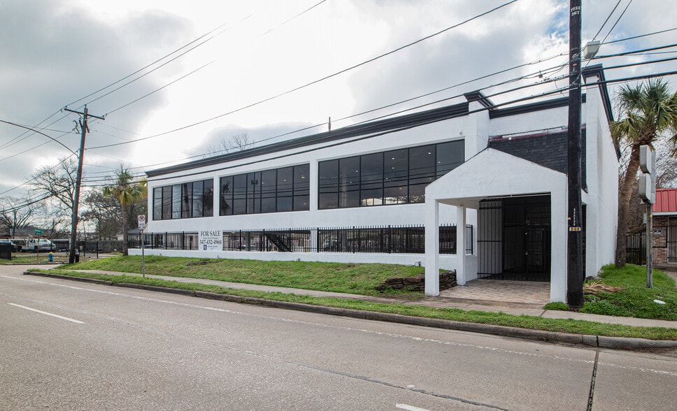 More Photos Of 802 Crosstimbers, Houston General Retail For Sale