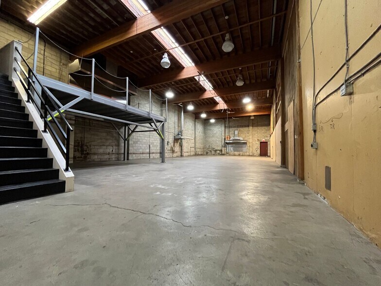 More Photos Of 1465-1469 Barrow St, North Vancouver Industrial For Lease