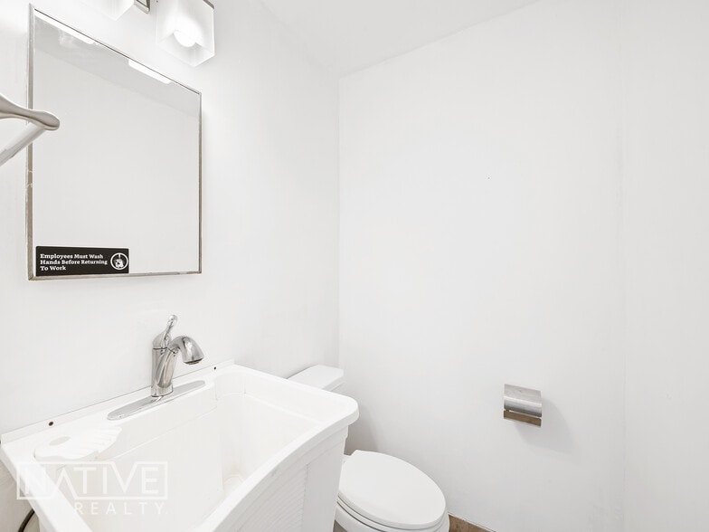 More Photos Of 1229-1231 NE 9th Ave, Fort Lauderdale Flex For Lease