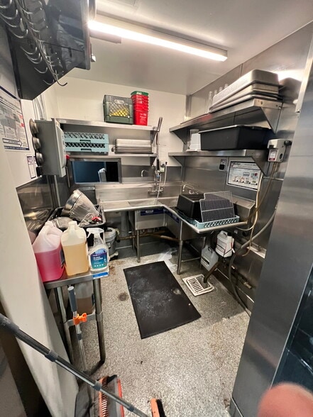 More Photos Of 452-456 N Fairfax Ave, Los Angeles Storefront For Lease