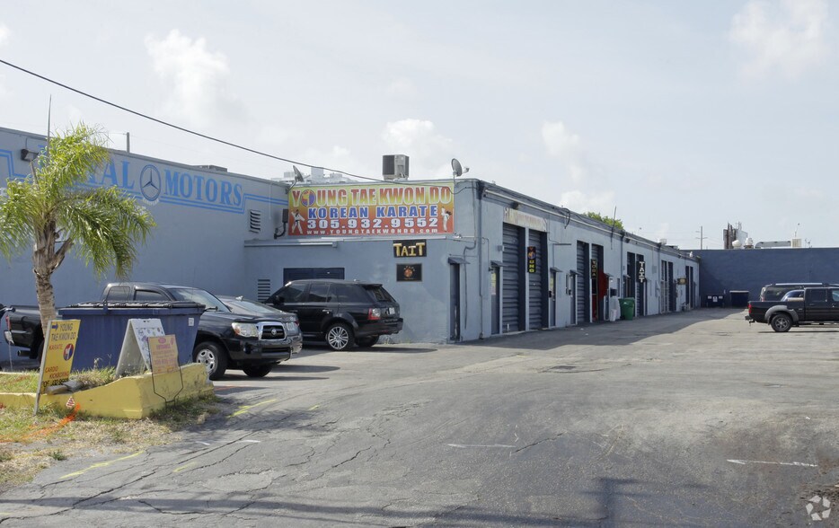 More Photos Of 2610-2632 NE 188th St, Miami Service For Lease