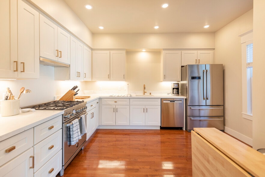 More Photos Of 2409 I St, Sacramento Apartments For Sale