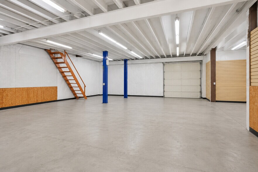 More Photos Of 11003 Willis Waukegan Rd, Conroe Light Distribution For Sale