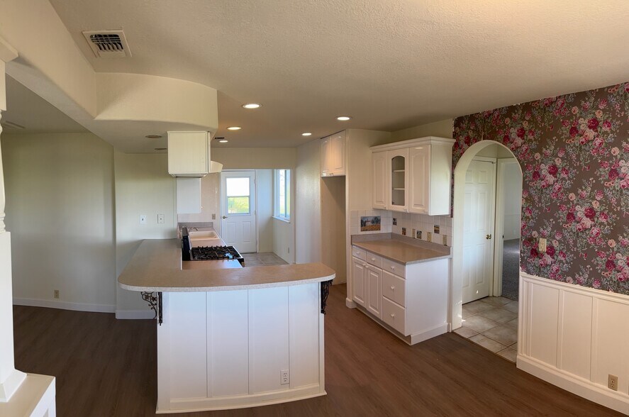 More Photos Of 3027 W Wise Rd, Lincoln Land For Sale