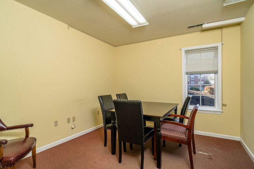 More Photos Of 413 N Coalter St, Staunton Office Residential For Lease