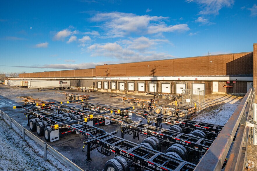 More Photos Of 1600 Av 50e, Montréal Warehouse For Lease