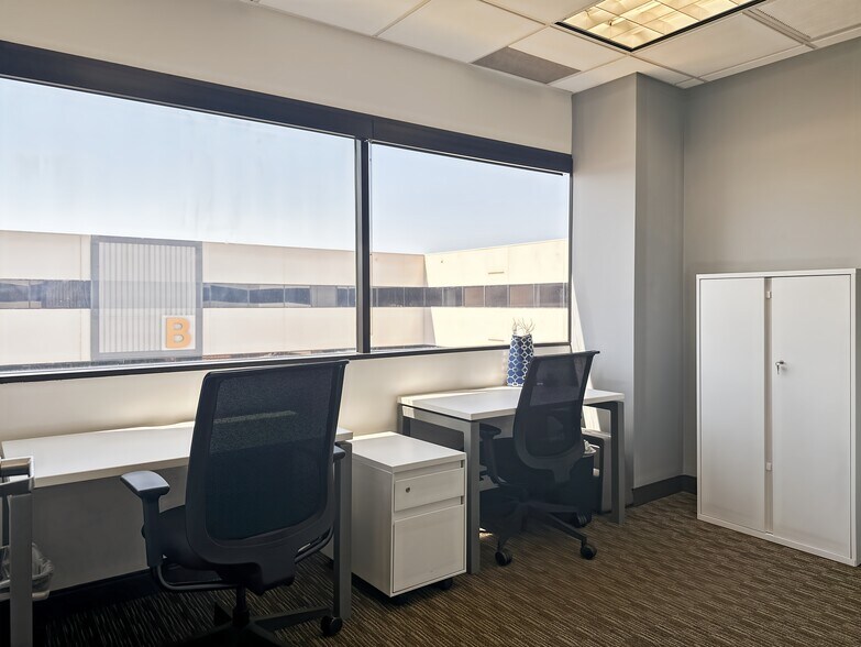 More Photos Of 6991 E Camelback Rd, Scottsdale Coworking Space