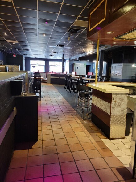 More Photos Of 18-22 Dunlop St W, Barrie Storefront For Lease