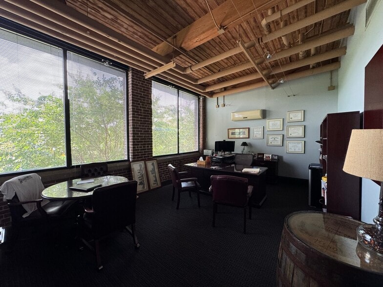 More Photos Of 2200-2300 Sutherland Ave, Knoxville Office For Lease