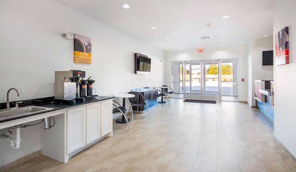 More Photos Of 209 Cedar Ln, Channelview Hotel For Sale