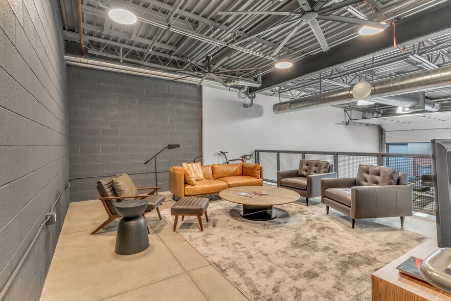 More Photos Of 15032 N 74th St, Scottsdale Showroom For Sale