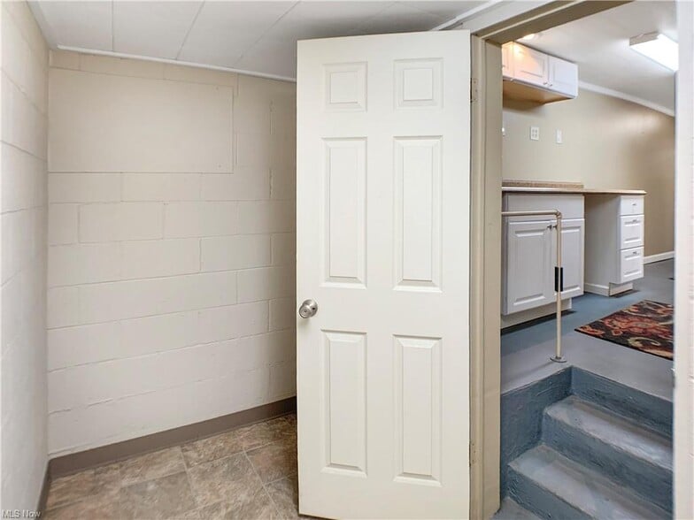 More Photos Of 47 Oak Knoll Dr, Hubbard Office For Lease