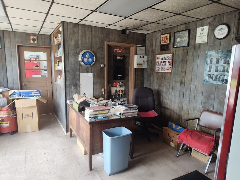 More Photos Of 737 S Main St, Phillipsburg Flex For Sale