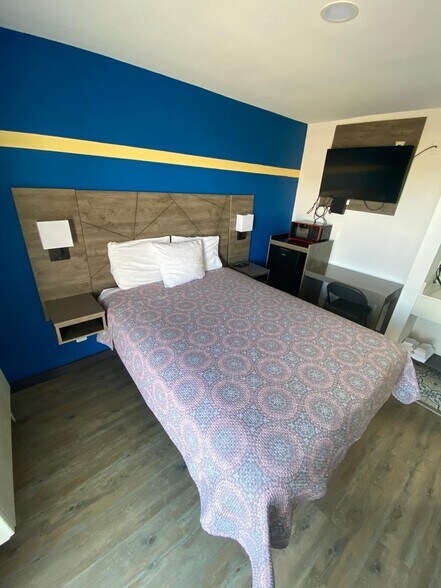 More Photos Of 921 E 8th St, Dallas Hotel For Sale