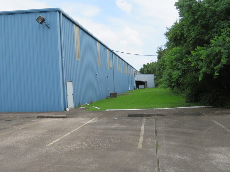 More Photos Of 9202 Lambright Rd, Houston Warehouse For Sale