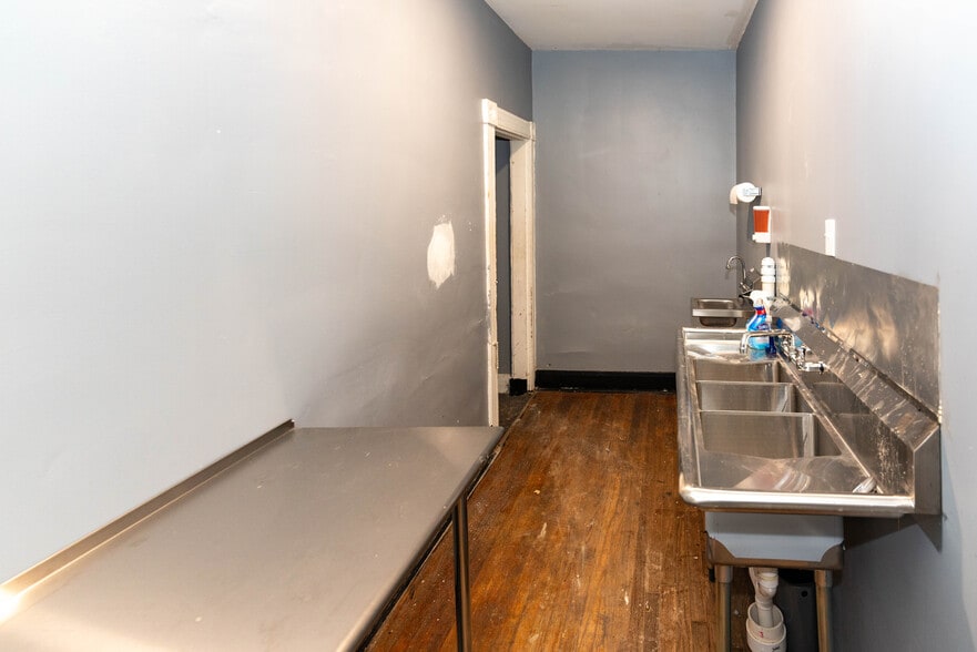 More Photos Of 3409 Greenmount Ave, Baltimore Storefront For Sale
