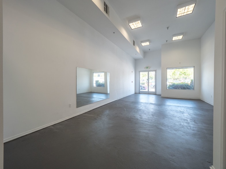 More Photos Of 2222 Pico Blvd, Santa Monica Storefront Retail Office For Lease