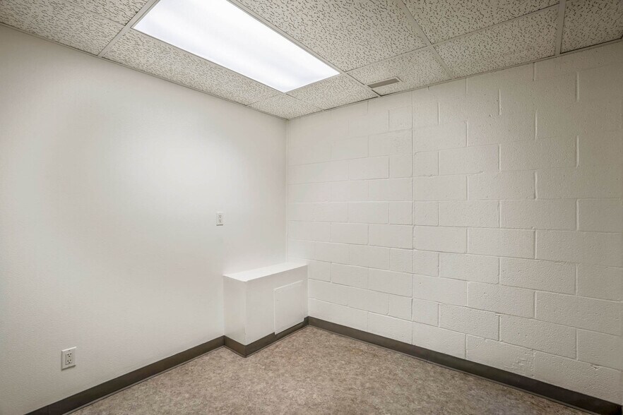 More Photos Of 11 Calle Medico, Santa Fe Medical For Lease