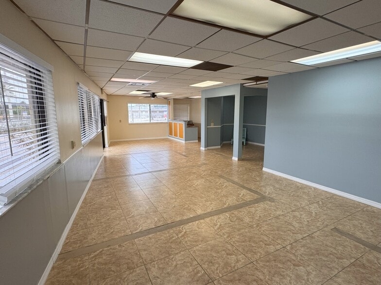 More Photos Of 5050 Gulf Blvd, Saint Petersburg Storefront For Lease
