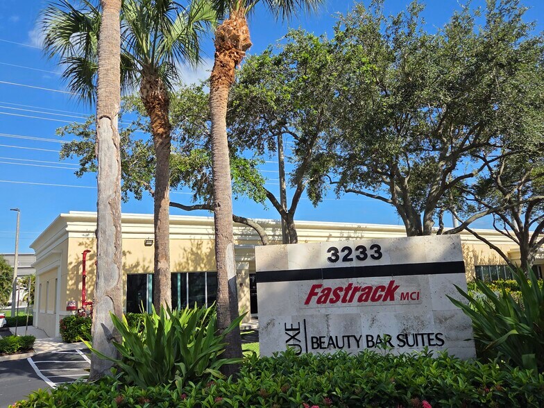 Primary Photo Of 3233 Commerce Pl, West Palm Beach Medical For Lease