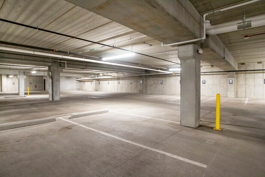 More Photos Of 10401 Innovation Dr, Wauwatosa Office For Lease