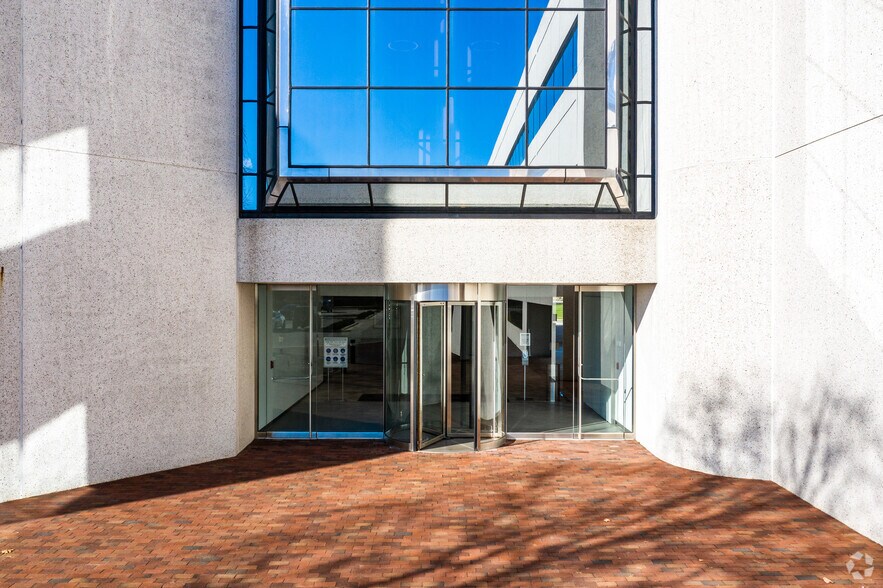 More Photos Of 2 Jericho Plz, Jericho Office For Lease