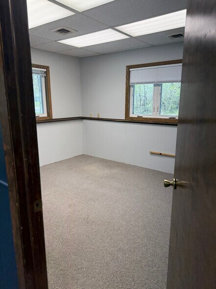 More Photos Of 424 E Mill Ave, Pelican Rapids Office For Lease