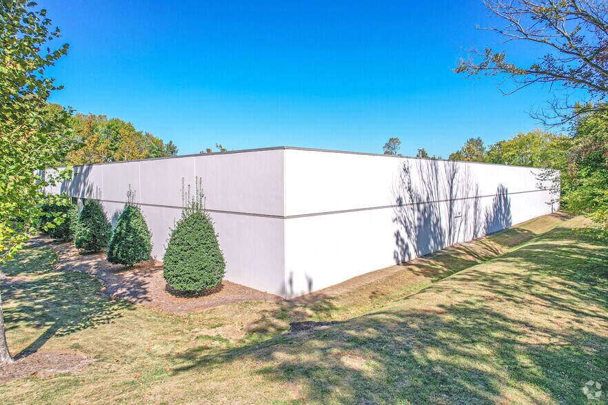 More Photos Of 4120 Turtle Creek Ln, Charlotte Warehouse For Lease