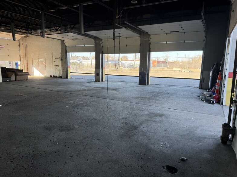 More Photos Of 17154-17196 Conant St, Hamtramck Warehouse For Sale