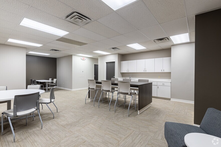 More Photos Of 796 Cincinnati Batavia Pike, Cincinnati Office For Lease